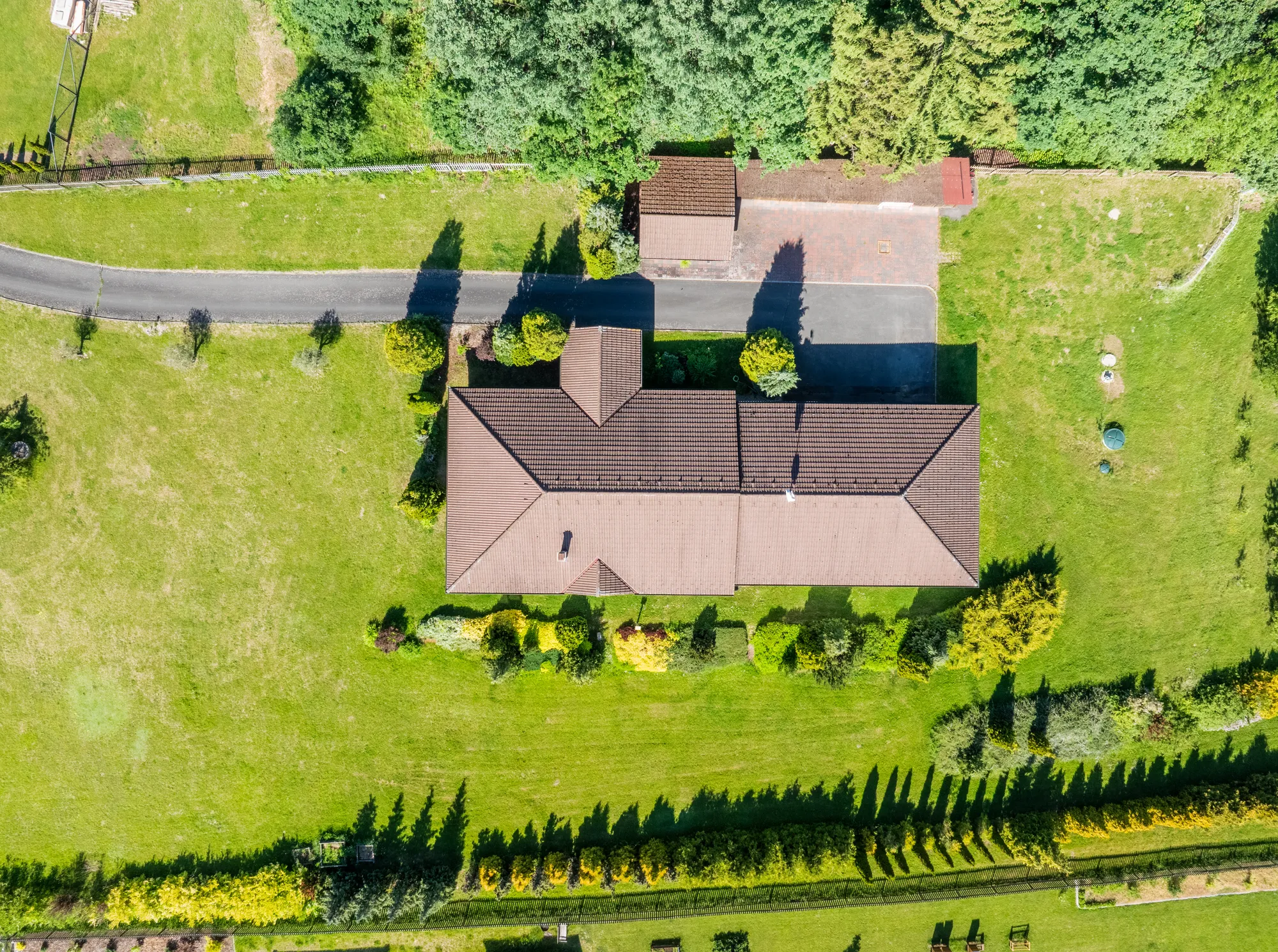 Pohled shora — zahrada a dispozice pozemku