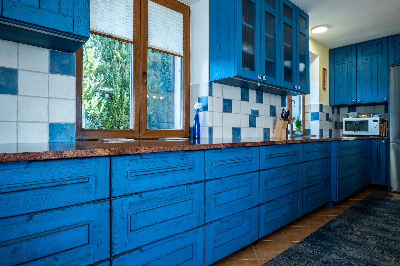 Kuchyně - výhled na zahradu